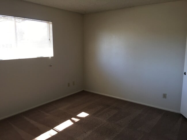Building Photo - Tempe 3 Bed, 2 Bath Single Story Rental House