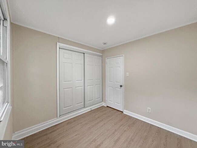 Building Photo - 7905 Greenleaf Rd