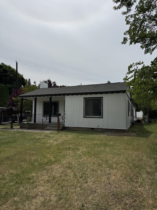 Building Photo - 624 S 19th Ave