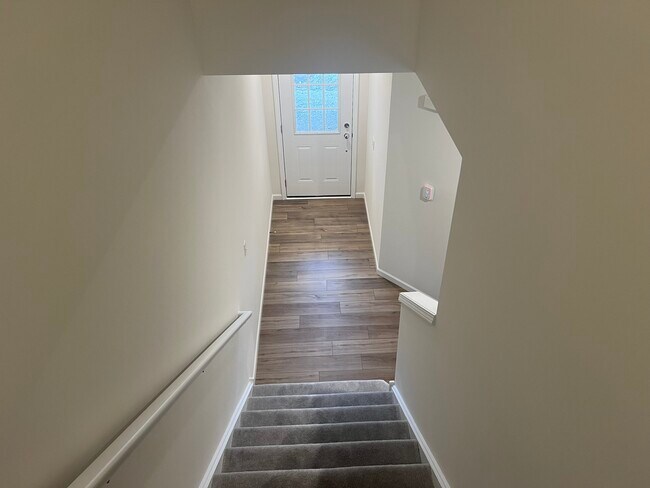 Building Photo - 1977 Leiter Way