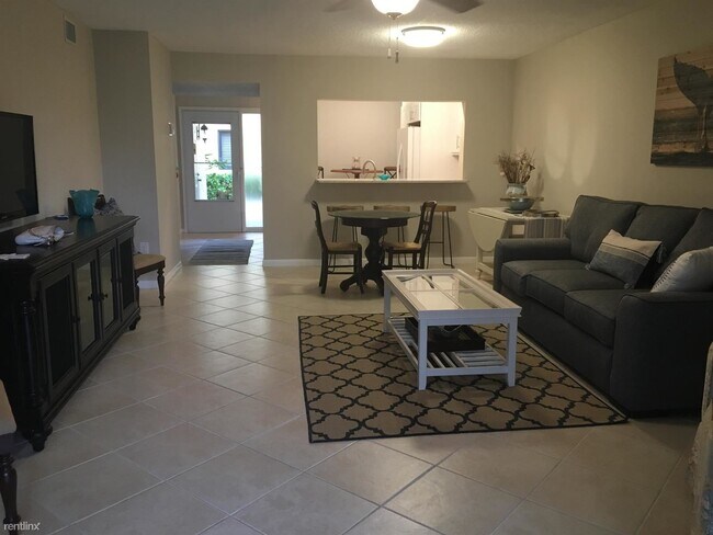 Primary Photo - 2 br, 2 bath Condo - 30 Pelican Pointe Dr ...