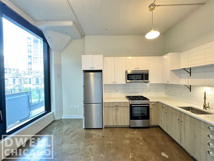 Building Photo - 152 W Huron St