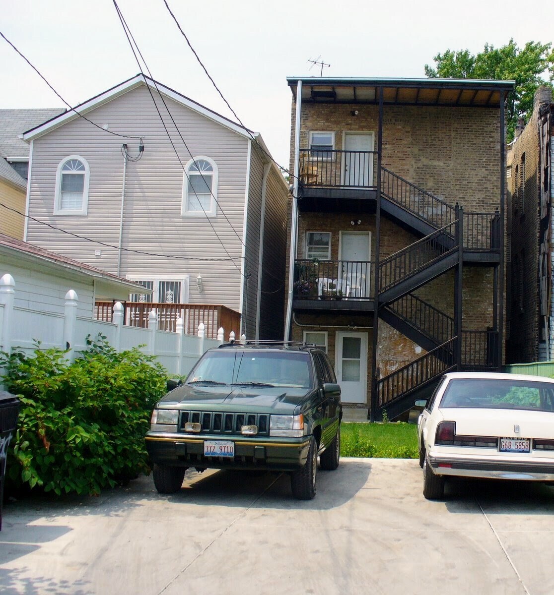 Building Photo - 2041 N Keeler Ave