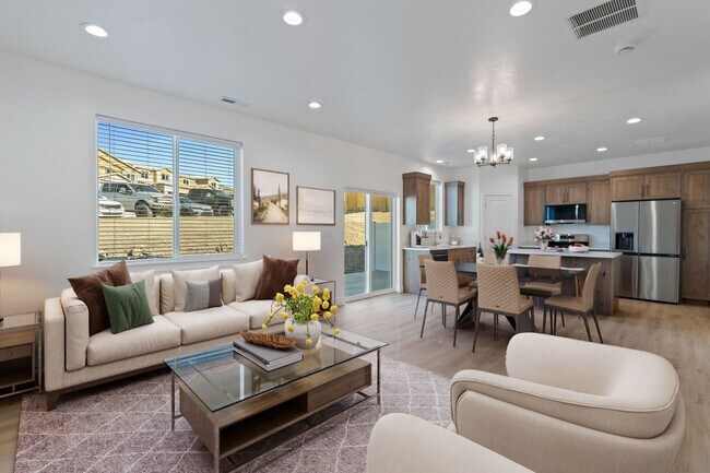 Building Photo - Luxury 4 Bedroom 2.5 Bath with Office & Family Room for Rent Richmond, Utah