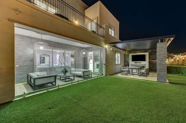 Building Photo - Distinctive Fully Furnished Estate in The Canyons!