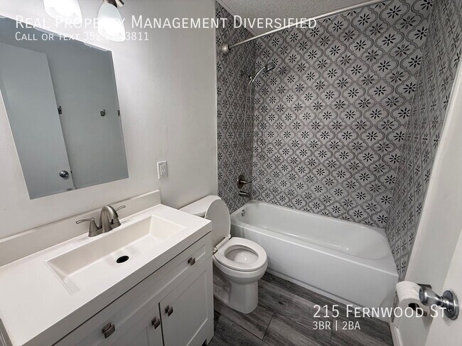 Building Photo - 215 Fernwood St