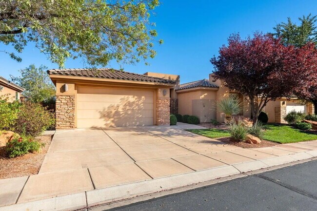 Building Photo - This beautiful Gem is ready for you to move into now.  Stunning views, spacious floor plan. Call ...