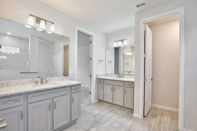 Building Photo - Modern 5/3 Water-View Home in Weslyn Park ...