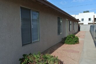 Building Photo - 2183 S Walnut Ave