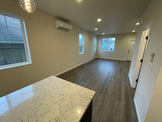 Building Photo - 1220 19th St