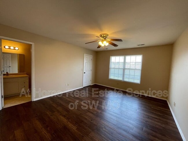 Building Photo - 1115 S Clifton
