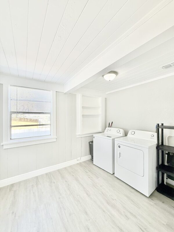 Building Photo - 3308 N Avon Ave