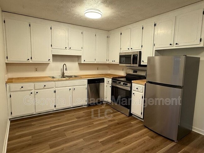 Building Photo - 365 Fowler Dr