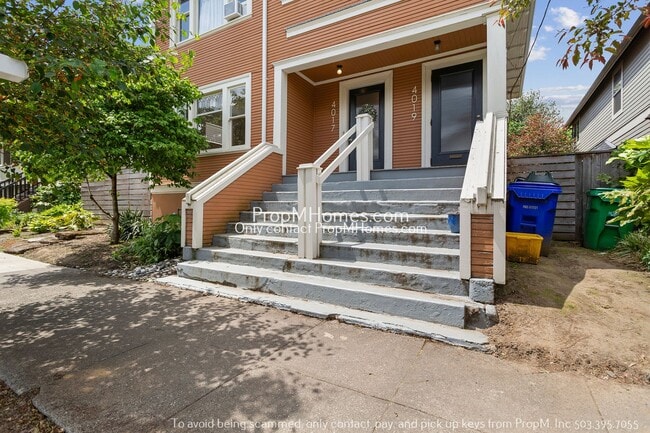 Building Photo - Ground Level Two Bedroom Duplex In The Heart Of NE Portland!