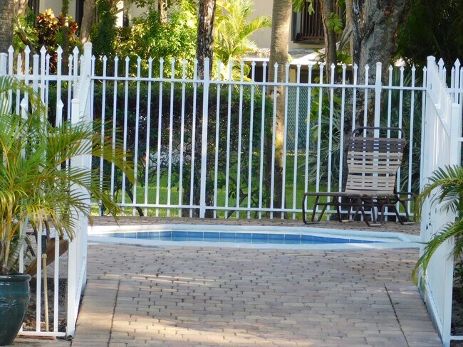 Building Photo - 611 Cypress Lake Blvd