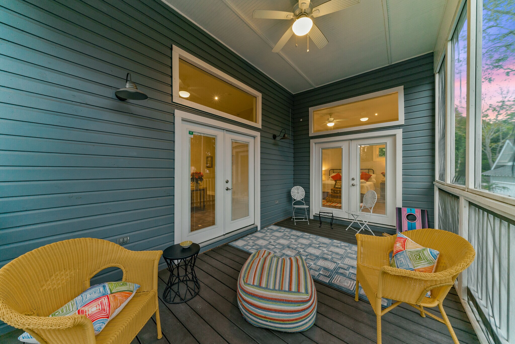 Building Photo - 510 E Mistletoe Ave