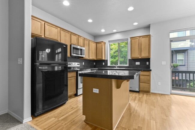 Building Photo - Available NOW Hillsboro End Unit Townhome Minutes to Intel Jones Farm, Costco, Parks 1 Small Pet OK