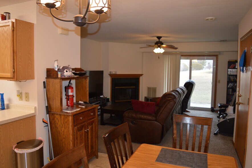 Building Photo - 207 School Rd