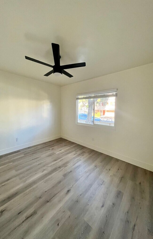 Building Photo - 4330 Kendall St