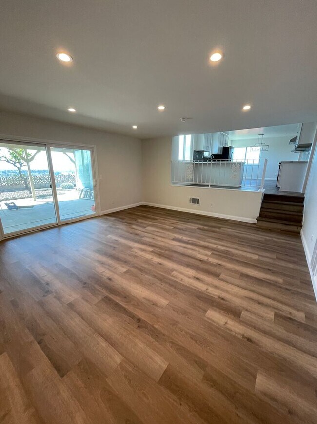 Building Photo - Newly Renovated 4 Bedroom Home with Views