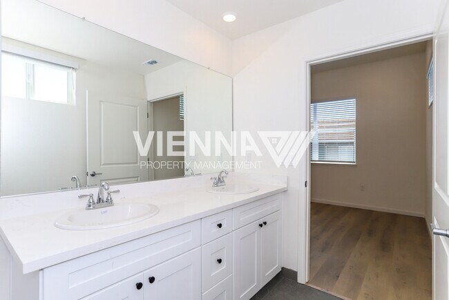 Building Photo - 8082 Quiet Knolls Dr