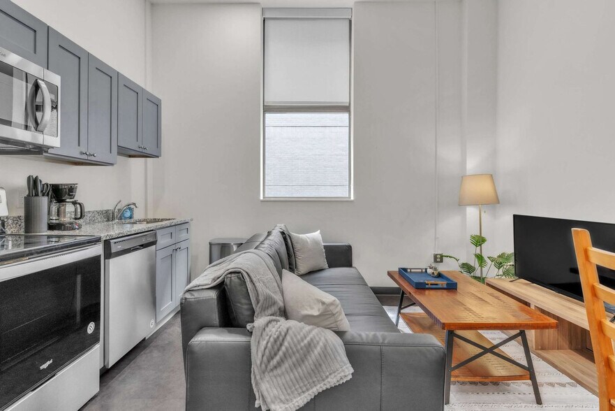 Building Photo - 800 Penn Ave