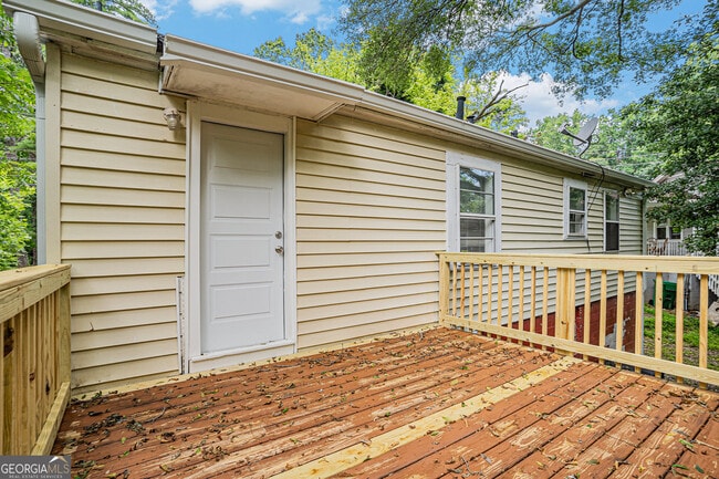 Building Photo - 1830 Meadow Ln