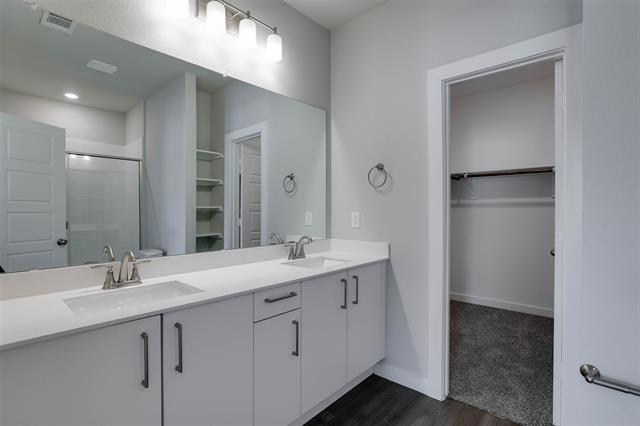 Building Photo - 704 Wheatfield Dr