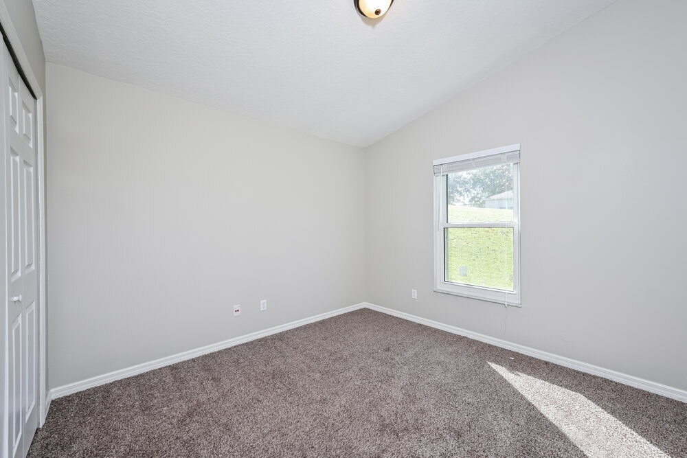 Building Photo - 1323 Hillview Dr