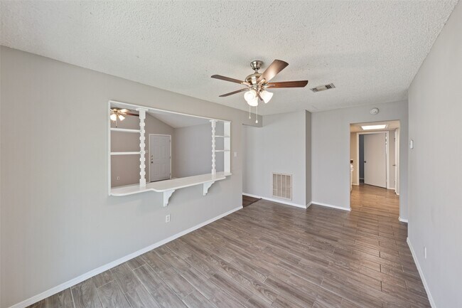 Building Photo - 1022 Sierra Shadows Dr