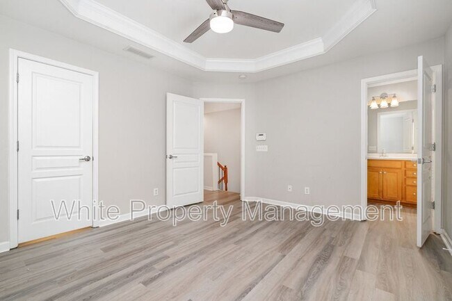 Building Photo - 822 Granby Dr