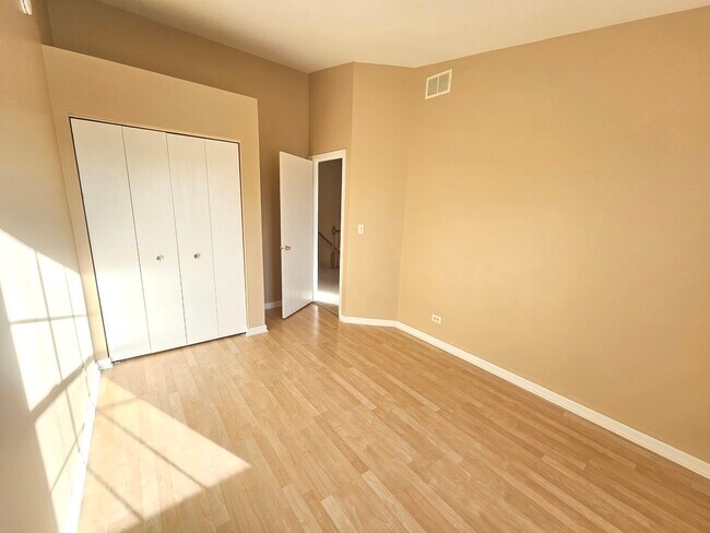 Building Photo - 2315 Meadows Ln