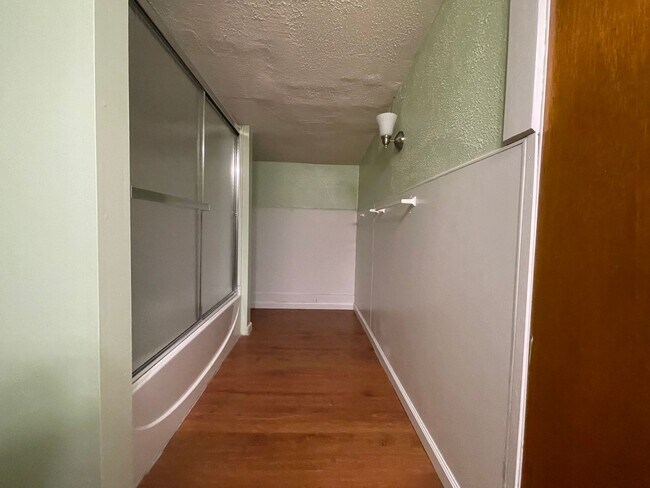 Building Photo - JPL334