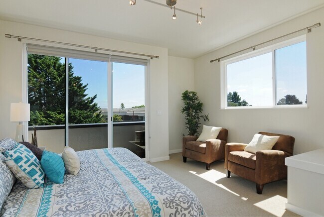 Building Photo - 4717 Phinney Avenue North