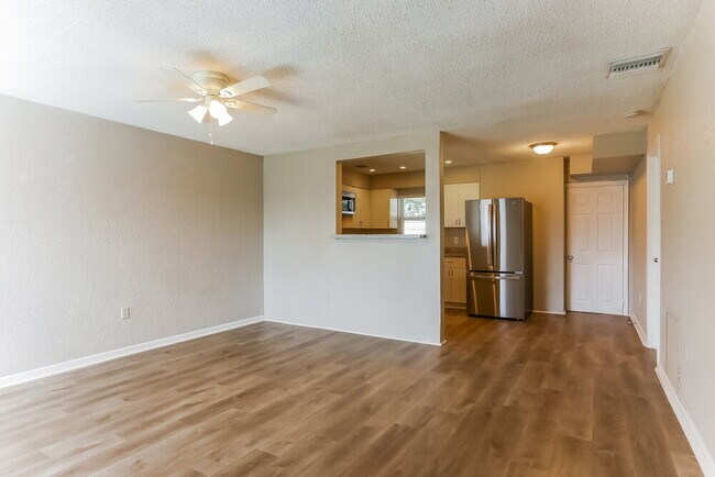 Building Photo - 710 NW 35th Ave