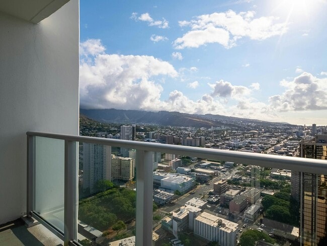 Building Photo - 1515 Liona St