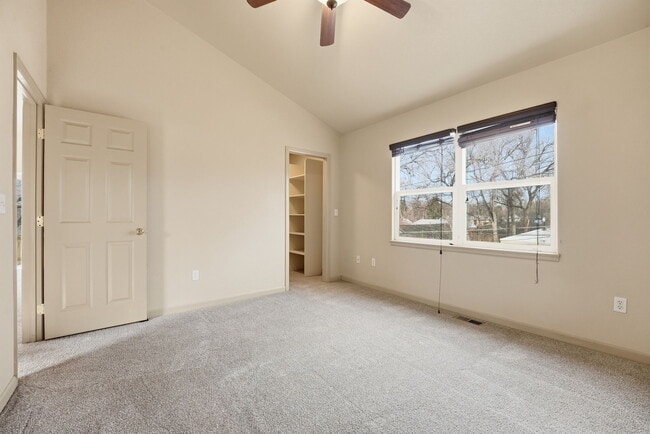 Building Photo - 944 E Moreno Ave