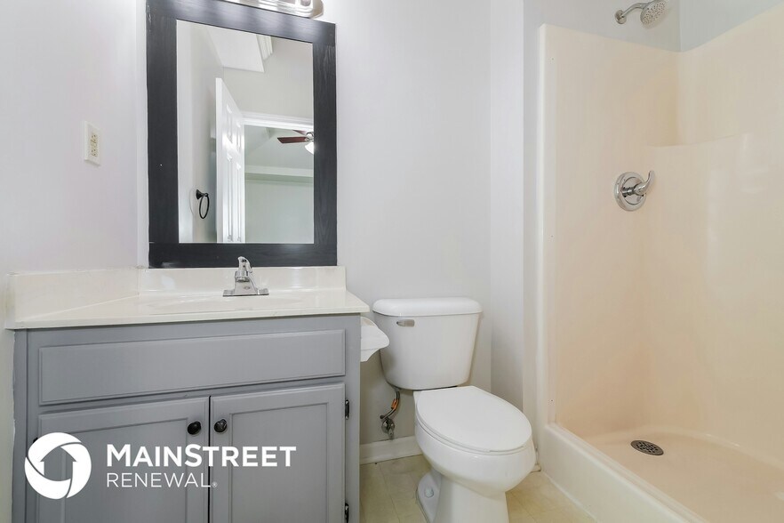 Building Photo - 421 SW Hamilton Ln