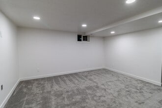 Building Photo - 5065 600 W