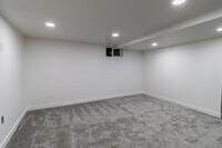 Building Photo - 5065 600 W