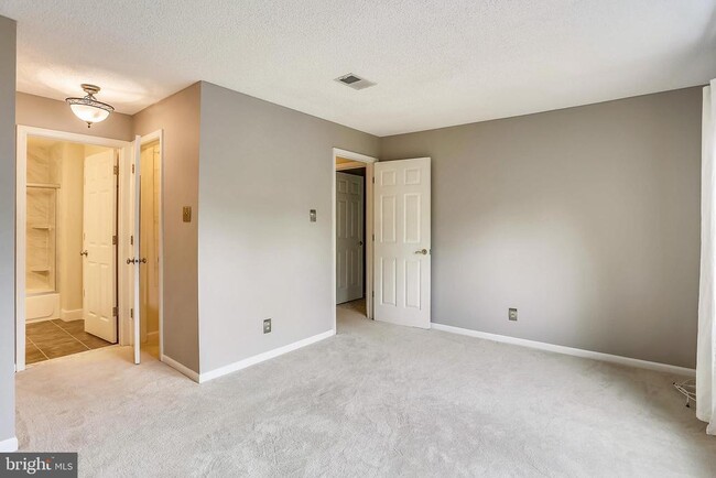 Building Photo - 12103 Greenway Ct