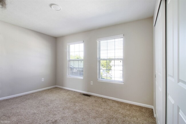 Building Photo - 2 br, 1.5 bath Townhome - 57 High Street 8