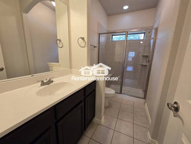 Building Photo - MOVE IN READY - Spacious 2-story townhouse...