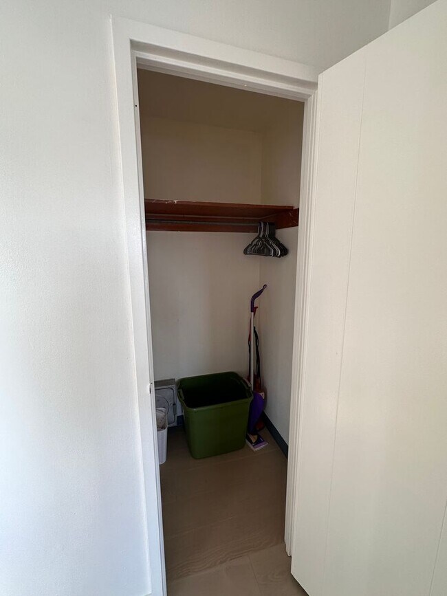 Building Photo - Cute and Clean Furnished Condo