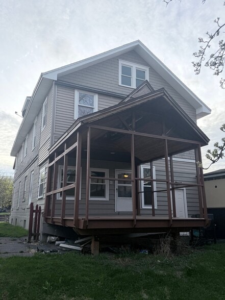 Building Photo - 1022 Avery Ave