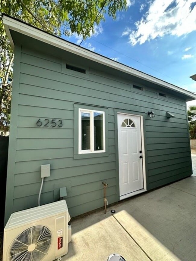 Building Photo - 6249-6253 Mary Lane Dr