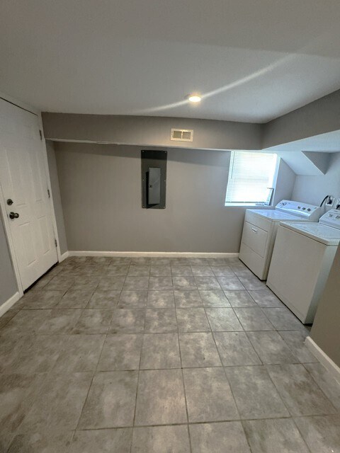 Building Photo - 2101 Chelsea Terrace