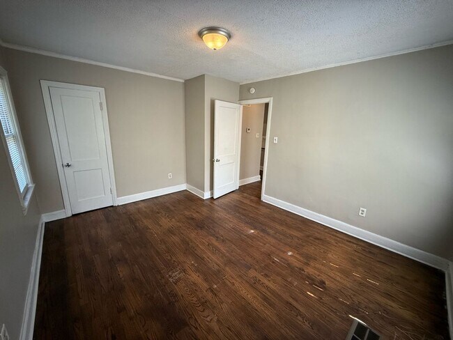Building Photo - Great family-friendly home with 3 beds and...