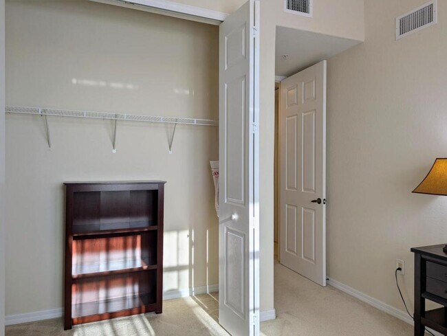 Building Photo - 1129 Van Loon Commons Cir