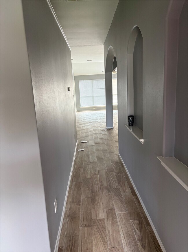 Building Photo - 7214 Crescent Mills Dr